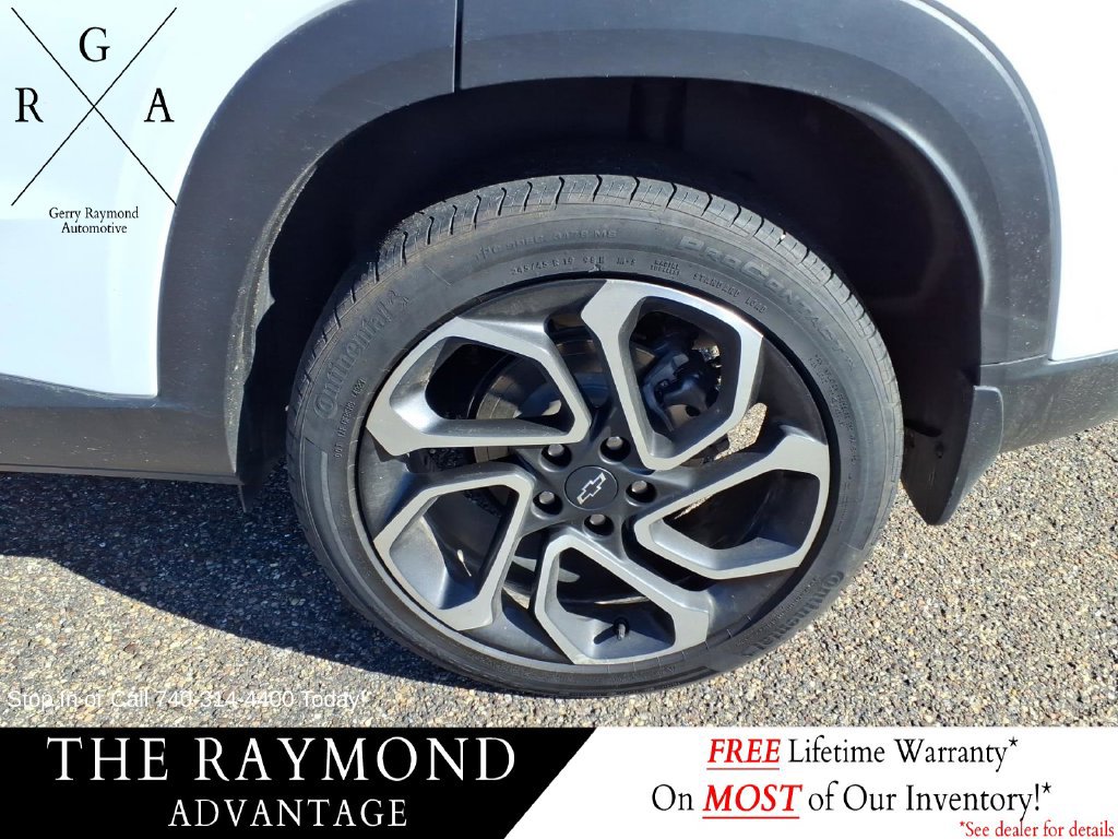 Used 2025 Chevrolet Trax RS w/ Sunroof Package FWD image 24