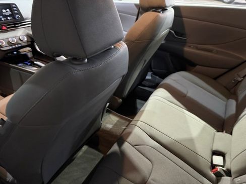 Used 2024 Hyundai Elantra SE image 29