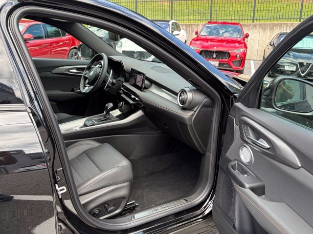Used 2025 Alfa Romeo Tonale w/ Premium Package AWD/4WD image 37
