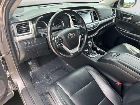 Used 2017 Toyota Highlander XLE AWD/4WD image 13
