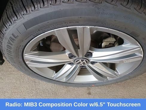 Used 2024 Volkswagen Jetta SE FWD image 3