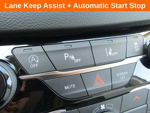 Used 2021 Chrysler Pacifica Touring-L FWD image 17