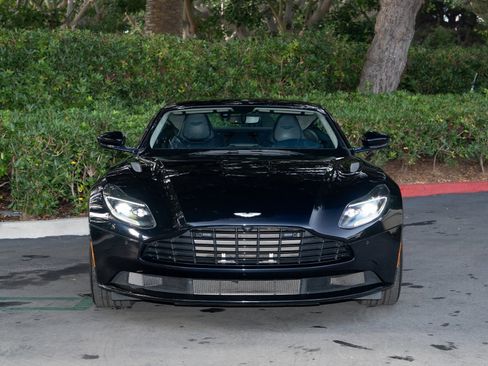 Used 2020 Aston Martin DB11 Coupe image 5
