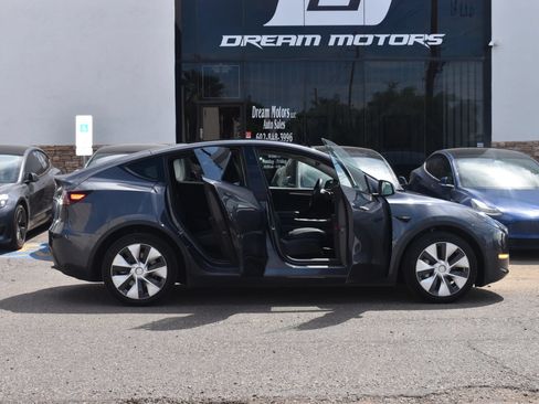 Used 2023 Tesla Model Y Long Range AWD/4WD image 10