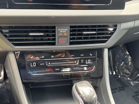 Certified 2025 Volkswagen Jetta Sport FWD image 21