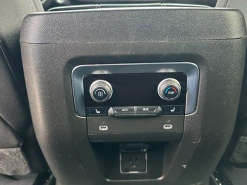 Used 2023 Chevrolet Suburban Premier RWD image 19