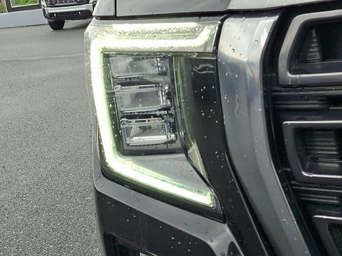 Used 2021 GMC Yukon AT4 w/ Rear Media and Nav Package AWD/4WD image 9