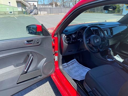 Used 2019 Volkswagen Beetle 2.0T SE image 10