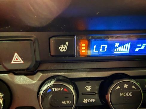 Certified 2020 Toyota Tacoma TRD Off-Road w/ TRD Premium Off Road Package AWD/4WD image 28