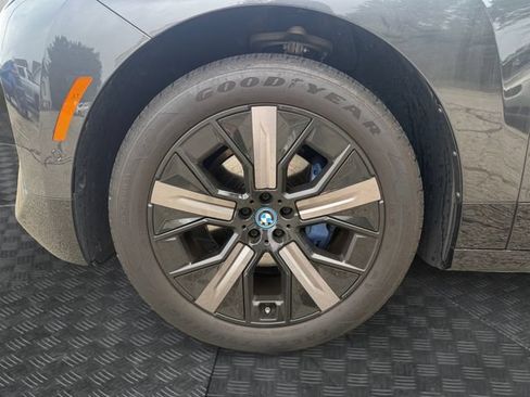 Used 2024 BMW iX xDrive50 w/ Premium Package AWD/4WD image 13