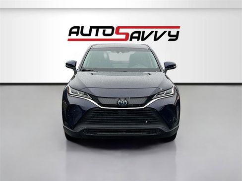 Used 2024 Toyota Venza LE image 2