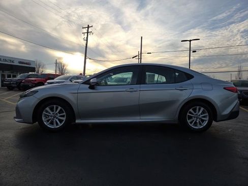 Used 2025 Toyota Camry LE image 4