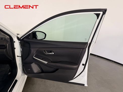Used 2025 Nissan Sentra SR w/ SR Premium Package FWD image 33