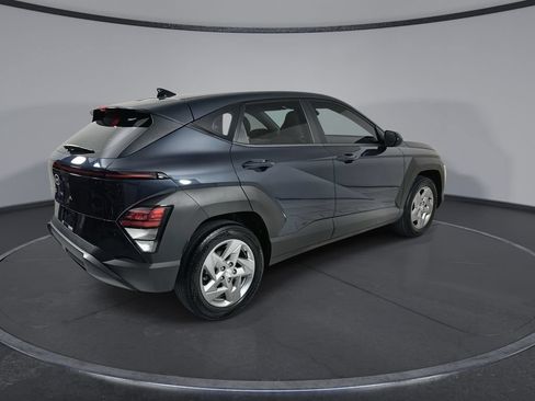 Used 2025 Hyundai Kona SE FWD image 8