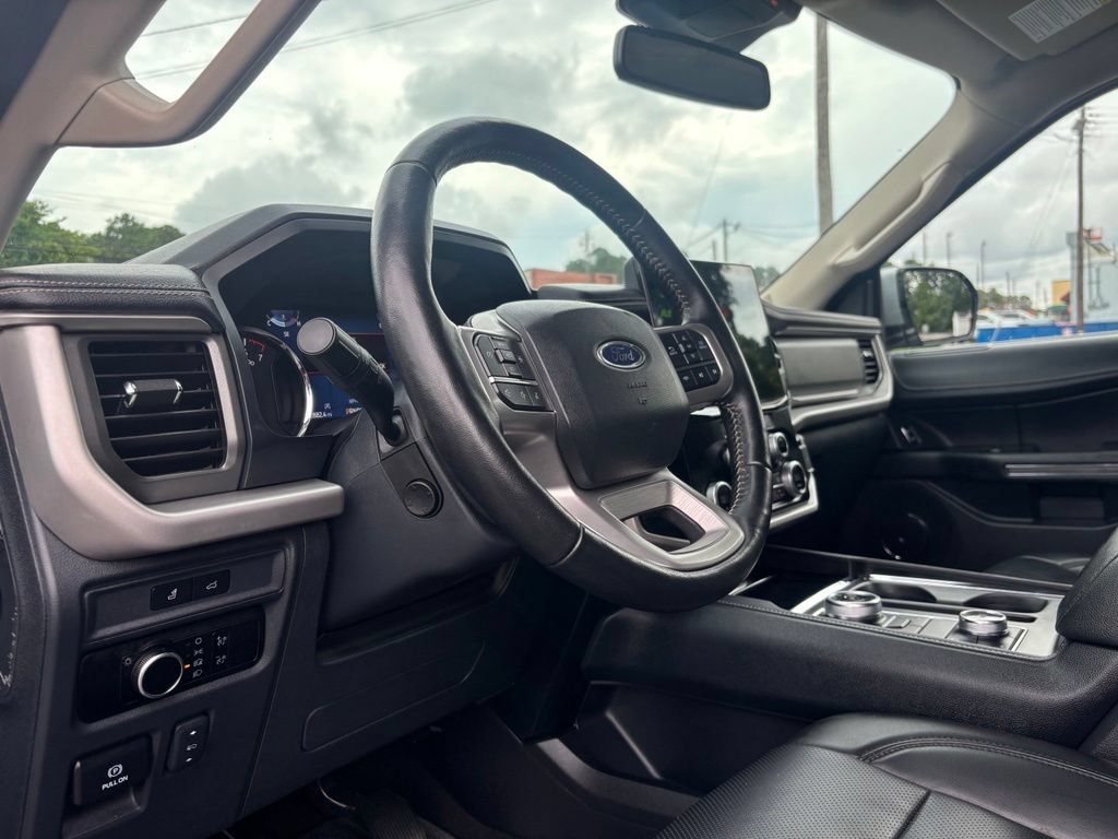 Used 2024 Ford Expedition XLT AWD/4WD image 17