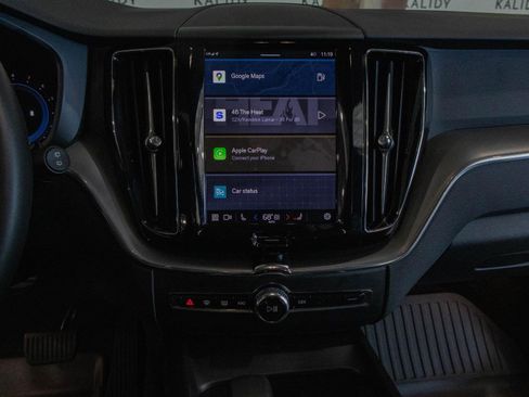 Used 2024 Volvo XC60 B5 Core image 4