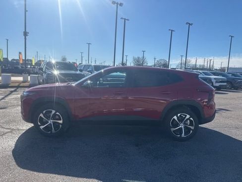New 2026 Chevrolet Trax RS w/ Sunroof Package FWD image 7