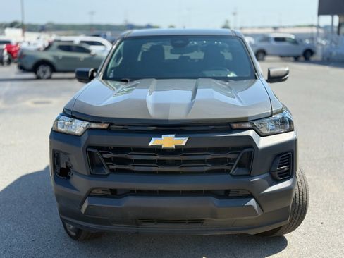 Used 2023 Chevrolet Colorado W/T RWD image 2