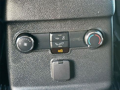Used 2018 Ford Explorer XLT w/ Equipment Group 202A AWD/4WD image 26