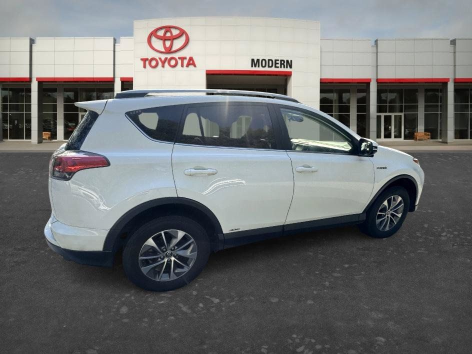 Used 2018 Toyota RAV4 LE AWD/4WD image 10