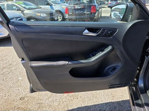 Used 2011 Volkswagen Jetta SE FWD image 10