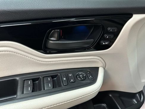 Used 2025 Honda Odyssey Touring image 17
