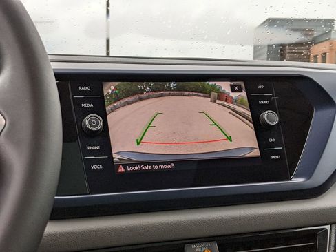 Certified 2023 Volkswagen Taos SE w/ Panoramic Sunroof Package AWD/4WD image 17