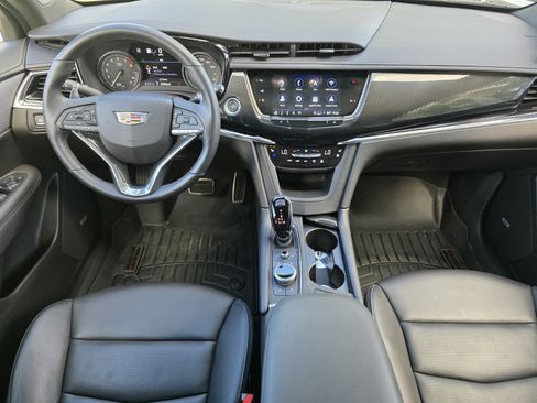 Used 2023 Cadillac XT6 Sport w/ Technology Package AWD/4WD image 4