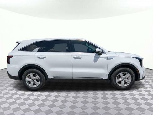 Used 2026 Kia Sorento LX FWD image 3