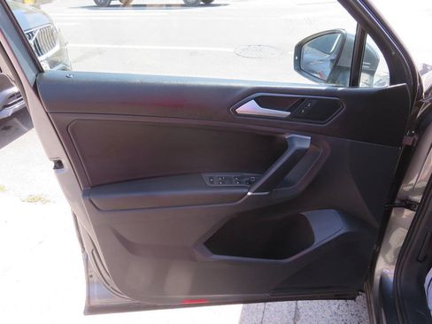 Used 2018 Volkswagen Tiguan SE FWD image 27