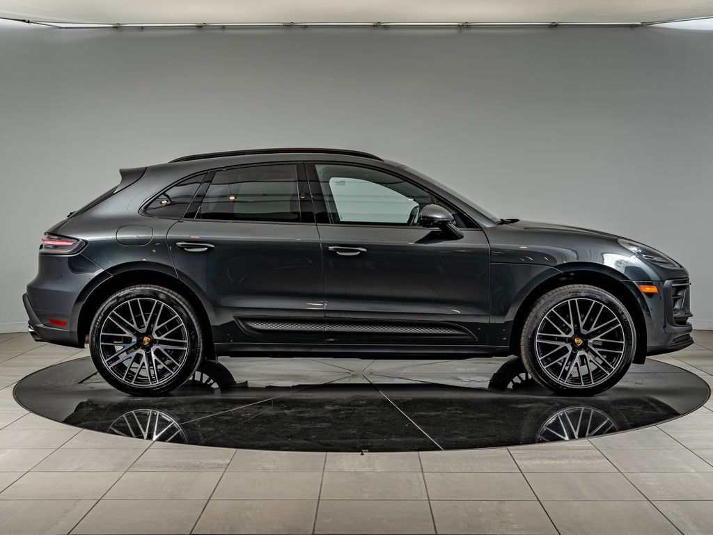 Certified 2026 Porsche Macan AWD/4WD image 9