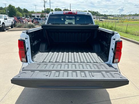 Used 2024 Chevrolet Colorado LT w/ LT Convenience Package III RWD image 25