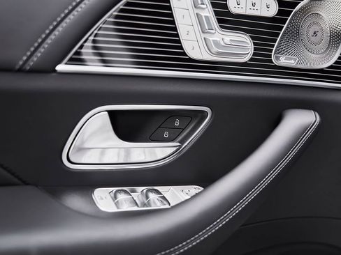 Used 2026 Mercedes-Benz Maybach GLS 600 4MATIC image 31