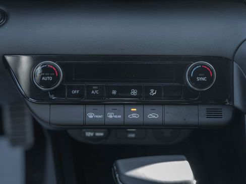 Certified 2025 Hyundai Elantra Sport image 19