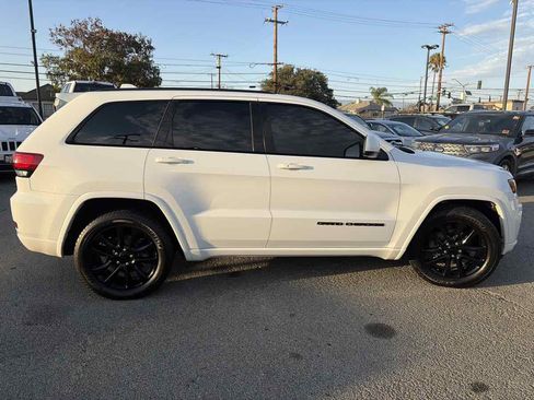 Used 2019 Jeep Grand Cherokee Altitude RWD image 4