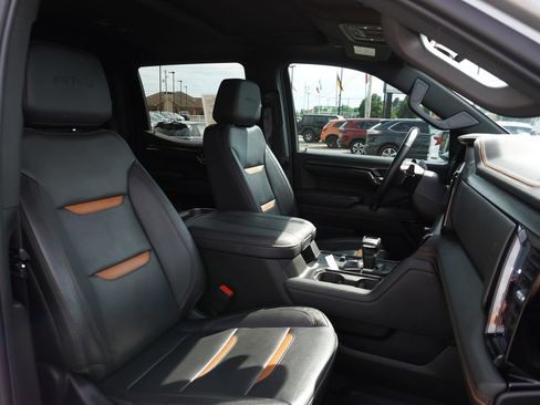 Used 2024 GMC Sierra 1500 AT4 w/ Technology Package AWD/4WD image 32