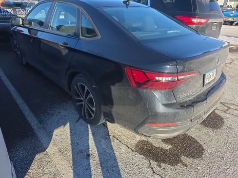 Used 2022 Volkswagen Jetta Sport image 2