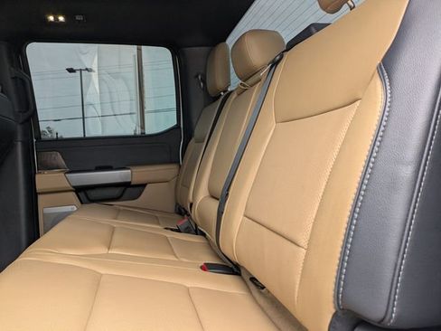 Used 2025 Ford F250 Lariat w/ Chrome Package image 15