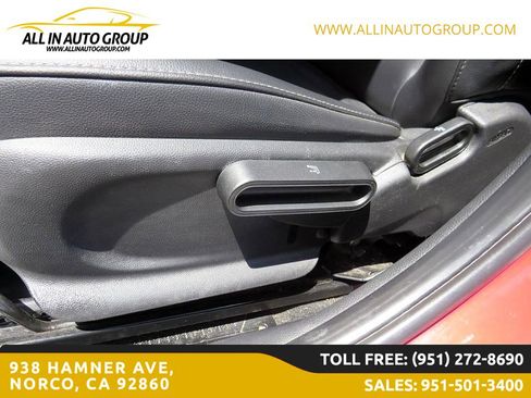 Used 2017 MINI Cooper 4-Door Hardtop image 10