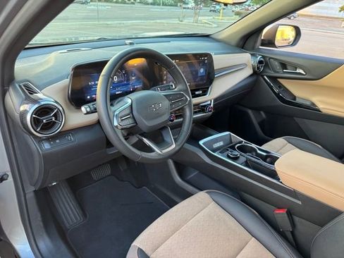 Used 2025 Chevrolet Equinox ACTIV w/ Safety and Technology Package image 7