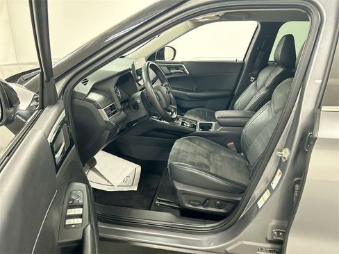 Used 2022 Mitsubishi Outlander SE image 9