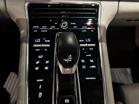 Used 2023 Porsche Panamera image 22