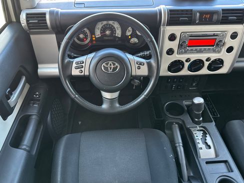 Used 2013 Toyota FJ Cruiser 4WD w/ Upgrade Pkg image 16