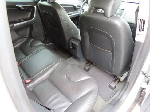 Used 2016 Volvo XC60 T6 image 17