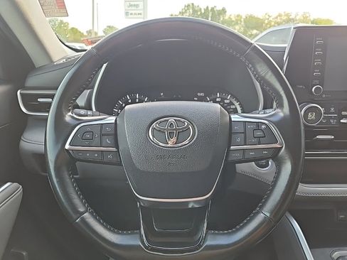 Used 2021 Toyota Highlander XLE image 40