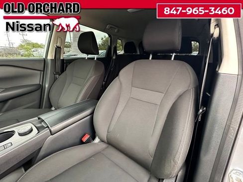 Used 2025 Nissan Rogue S AWD/4WD image 10