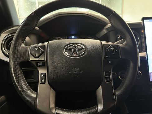 Used 2019 Toyota Tacoma TRD Off-Road image 11