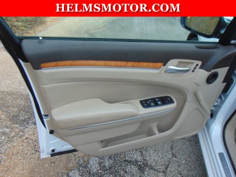 Used 2014 Chrysler 300 C w/ Light Group image 20