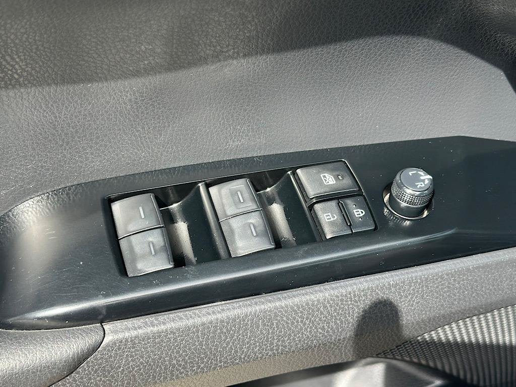 Used 2025 Toyota Camry SE FWD image 16
