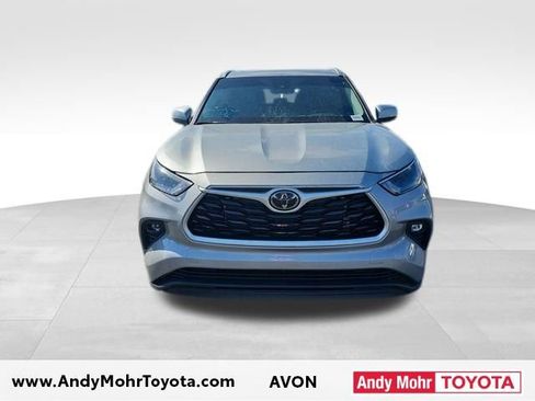 Used 2023 Toyota Highlander XLE image 3